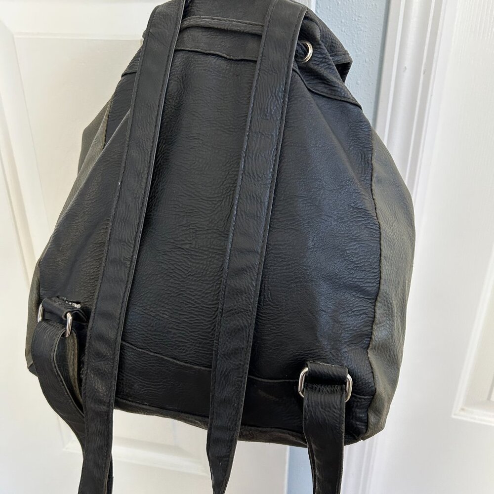 Backpack - Picture 5 of 6
